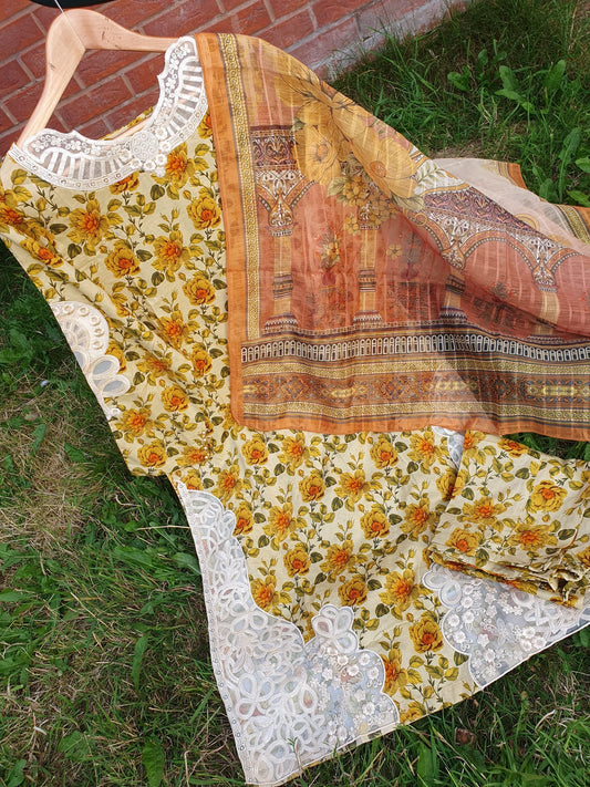 Lawn fabric stitched by Sahibas by Mirza 3-piece Diamond Lawn Dupatta